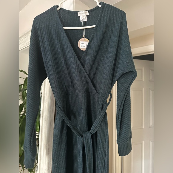 Apricot Green Midi Dress - Picture 5 of 6